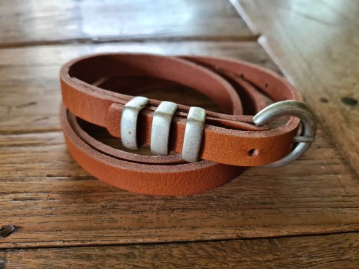 Smalle leren damesriem cognac